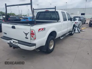 2003 Ford F-250 XL z VIN 1FTNW21L43EA90253, wystawiony jako IAAI lot #42102297 z przebiegiem Nie podano mil oraz . Historia ofert i sprzedaży dostępna na DreamBid. Obrazek 4.