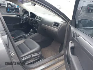 2015 Volkswagen Jetta SE with VIN 3VWD17AJXFM318080, listed as a IAAI auction lot 42119974 with 169,463 mi miles and . Bid and sale history available at DreamBid. Image 5.