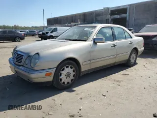 1997 Mercedes-Benz E-Class with VIN WDBJF55F8VJ031008, listed as a Copart auction lot 74305684 with 308,905 mi miles and Clean Title. Bid and sale history available at carsss.com. Image 1.