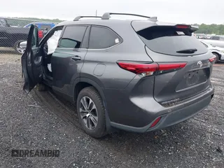 2021 Toyota Highlander XLE with VIN 5TDGZRBH3MS077976, listed as a IAAI auction lot 42265085 with 60,828 mi miles and . Bid and sale history available at DreamBid. Image 3.