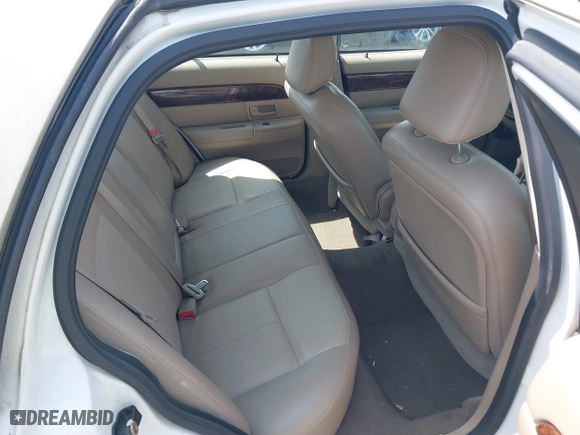 2004 Mercury Grand Marquis GS with VIN 2MEFM74W44X673224, listed as a IAAI auction lot 40670734 with 83,219 mi miles. Bid and sale history available at carsss.com. Image 8.