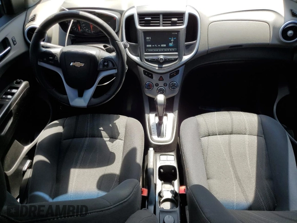 2017 Chevrolet Sonic LT z VIN 1G1JD5SH1H4105037, wystawiony jako Copart lot #61663635 z przebiegiem 127 876 mil mil oraz Szkoda całkowita • Salvage title. Historia ofert i sprzedaży dostępna na DreamBid. Obrazek 8.
