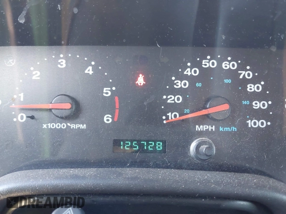 2002 Jeep Wrangler Sport z VIN 1J4FA49SX2P760671, wystawiony jako IAAI lot #41861841 z przebiegiem 125 728 mil mil oraz . Historia ofert i sprzedaży dostępna na DreamBid. Obrazek 7.