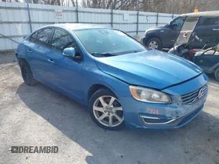 2014 Volvo S60 T5 with VIN YV1612FS4E2272522, listed as a IAAI auction lot 42037924 with 161,350 mi miles. Bid and sale history available at carsss.com. Image 1.
