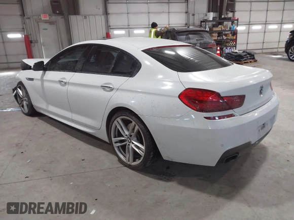 2014 BMW 6 Series 650i xDrive z VIN WBA6B4C55ED371378, wystawiony jako IAAI lot #41640888 z przebiegiem 80 927 mil mil oraz . Historia ofert i sprzedaży dostępna na DreamBid. Obrazek 3.