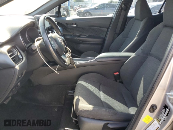 2018 Toyota C-HR XLE z VIN NMTKHMBX7JR052600, wystawiony jako Copart lot #58599785 z przebiegiem 71 144 mil mil oraz Szkoda całkowita • Salvage title. Historia ofert i sprzedaży dostępna na DreamBid. Obrazek 7.