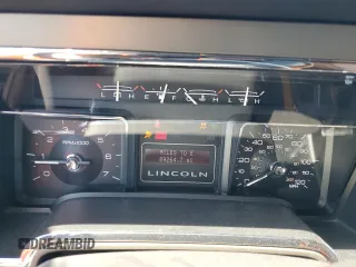 2011 Lincoln Navigator z VIN 5LMJJ3J50BEJ10042, wystawiony jako Copart lot #60849625 z przebiegiem 89 264 mil mil oraz Szkoda całkowita • Salvage title. Historia ofert i sprzedaży dostępna na DreamBid. Obrazek 9.