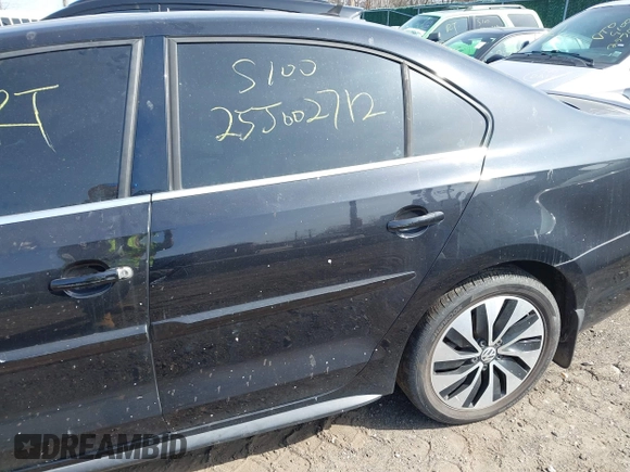 2013 Volkswagen Jetta Hybrid SE with VIN 3VW637AJ7DM259702, listed as a IAAI auction lot 41799247 with Not provided miles and . Bid and sale history available at DreamBid. Image 6.