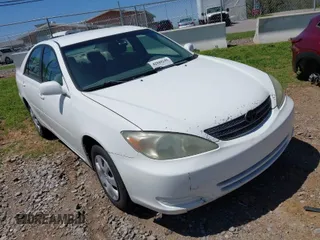 2004 Toyota Camry LE z VIN 4T1BE32K94U301323, wystawiony jako IAAI lot #42049248 z przebiegiem 170 991 mil mil oraz . Historia ofert i sprzedaży dostępna na DreamBid. Obrazek 1.