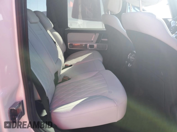 2023 Mercedes-Benz G 63 AMG z VIN W1NYC7HJ7PX470925, wystawiony jako Copart lot #74537454 z przebiegiem Nie podano mil oraz Nie do naprawy • Non repairable. Historia ofert i sprzedaży dostępna na DreamBid. Obrazek 11.