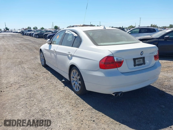 2006 BMW 3 Series 330i with VIN WBAVB335X6KS37226, listed as a IAAI auction lot 40297948 with 186,788 mi miles. Bid and sale history available at carsss.com. Image 3.