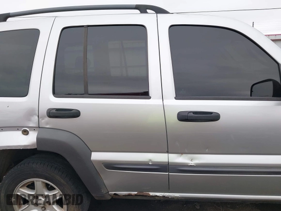 2004 Jeep Liberty Sport with VIN 1J4GL48K74W318861, listed as a IAAI auction lot 41706222 with 211,089 mi miles. Bid and sale history available at carsss.com. Image 13.