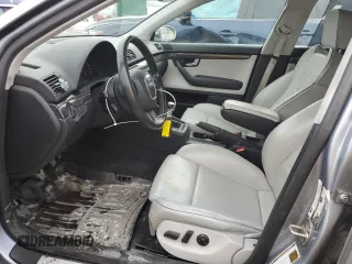 2008 Audi RS 4 z VIN WUADU78E78N900345, wystawiony jako Copart lot #45153045 z przebiegiem 142 835 mil mil oraz Szkody całkowita. Historia ofert i sprzedaży dostępna na DreamBid. Obrazek 7.