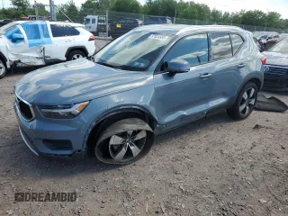 2020 Volvo XC40 Momentum z VIN YV4162UK2L2189265, wystawiony jako Copart lot #57024555 z przebiegiem 54 032 mil mil oraz Szkoda całkowita • Salvage title. Historia ofert i sprzedaży dostępna na DreamBid. Obrazek 1.