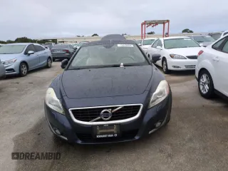 2013 Volvo C70 T5 with VIN YV1672MC2DJ139305, listed as a Copart auction lot 75049004 with 0 mi miles and Non Repairable. Bid and sale history available at carsss.com. Image 5.