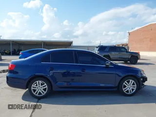 2013 Volkswagen Jetta SE with VIN 3VWDP7AJ5DM293584, listed as a IAAI auction lot 42112747 with 139,251 mi miles and . Bid and sale history available at DreamBid. Image 13.