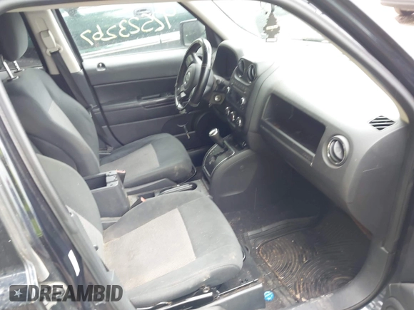 2011 Jeep Patriot Sport z VIN 1J4NT1GB3BD146294, wystawiony jako IAAI lot #42523267 z przebiegiem 199 497 mil mil oraz . Historia ofert i sprzedaży dostępna na DreamBid. Obrazek 5.
