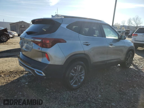 2021 Kia Seltos S with VIN KNDEU2AA7M7053823, listed as a Copart auction lot 49922315 with 51,701 mi miles and Salvage Title. Bid and sale history available at DreamBid. Image 3.