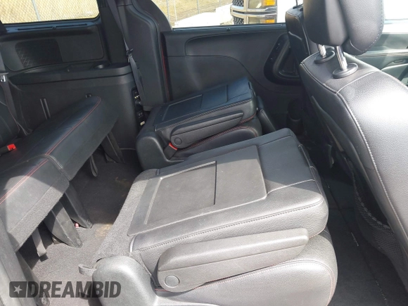 2017 Dodge Grand Caravan GT with VIN 2C4RDGEG4HR680738, listed as a IAAI auction lot 42104067 with 186,705 mi miles and . Bid and sale history available at DreamBid. Image 8.