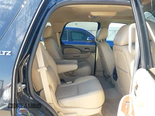 2014 Chevrolet Tahoe LTZ z VIN 1GNSCCE04ER141920, wystawiony jako IAAI lot #41484239 z przebiegiem 98 855 mil mil oraz . Historia ofert i sprzedaży dostępna na DreamBid. Obrazek 8.