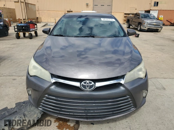2015 Toyota Camry XLE z VIN 4T1BF1FK4FU060219, wystawiony jako Copart lot #58141715 z przebiegiem 256 926 mil mil oraz Czysty tytuł • Clean title. Historia ofert i sprzedaży dostępna na DreamBid. Obrazek 5.