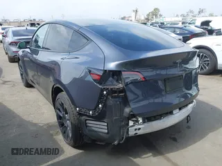 2022 Tesla Model Y Long Range z VIN 7SAYGDEE6NF364994, wystawiony jako IAAI lot #42322587 z przebiegiem 41 572 mil mil oraz . Historia ofert i sprzedaży dostępna na DreamBid. Obrazek 3.