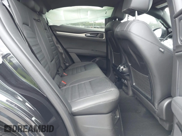 2024 Alfa Romeo Stelvio Veloce z VIN ZASPAKBN0R7D75947, wystawiony jako IAAI lot #42045255 z przebiegiem Nie podano mil oraz . Historia ofert i sprzedaży dostępna na DreamBid. Obrazek 8.