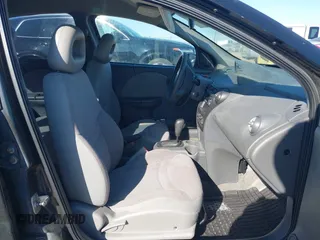 2005 Saturn ION ION 1 z VIN 1G8AG52F75Z127887, wystawiony jako IAAI lot #41421031 z przebiegiem 119 018 mil mil oraz . Historia ofert i sprzedaży dostępna na DreamBid. Obrazek 5.