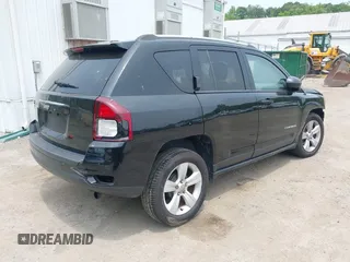 2017 Jeep Compass Sport SE z VIN 1C4NJCBA4HD148117, wystawiony jako IAAI lot #42440046 z przebiegiem 124 891 mil mil oraz . Historia ofert i sprzedaży dostępna na DreamBid. Obrazek 4.
