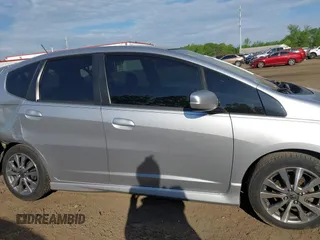 2013 Honda Fit Sport z VIN JHMGE8H69DC033802, wystawiony jako IAAI lot #42149500 z przebiegiem 144 980 mil mil oraz . Historia ofert i sprzedaży dostępna na DreamBid. Obrazek 13.