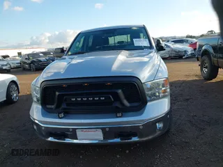 2015 Ram 1500 Big Horn z VIN 1C6RR7LM1FS728001, wystawiony jako IAAI lot #41421255 z przebiegiem 125 037 mil mil oraz . Historia ofert i sprzedaży dostępna na DreamBid. Obrazek 12.