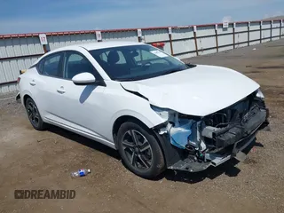 2025 Nissan Sentra SV z VIN 3N1AB8CV9SY284647, wystawiony jako IAAI lot #42489225 z przebiegiem 6 262 mil mil oraz . Historia ofert i sprzedaży dostępna na DreamBid. Obrazek 1.