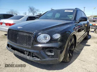 2021 Bentley Bentayga V8 z VIN SJAAM2ZVXMC037985, wystawiony jako Copart lot #49685475 z przebiegiem 16 392 mil mil oraz Czysty tytuł • Clean title. Historia ofert i sprzedaży dostępna na DreamBid. Obrazek 1.