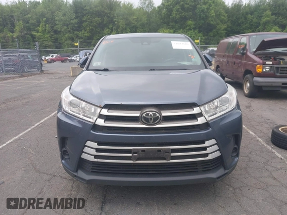 2018 Toyota Highlander LE with VIN 5TDBZRFH8JS875311, listed as a IAAI auction lot 42673189 with 180,025 mi miles and . Bid and sale history available at DreamBid. Image 12.