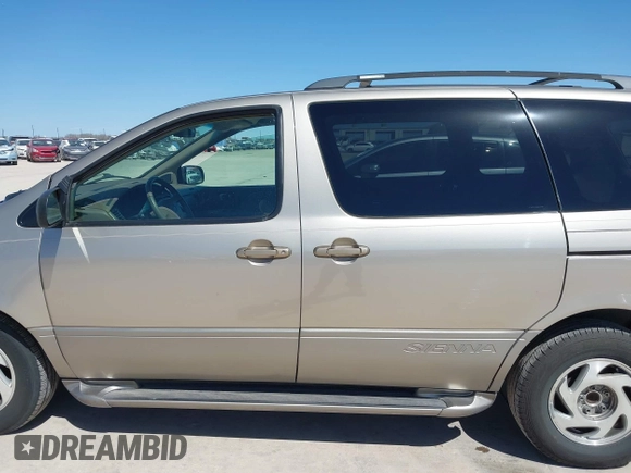 2001 Toyota Sienna LE with VIN 4T3ZF13C21U319690, listed as a IAAI auction lot 41729102 with 178,181 mi miles. Bid and sale history available at carsss.com. Image 15.
