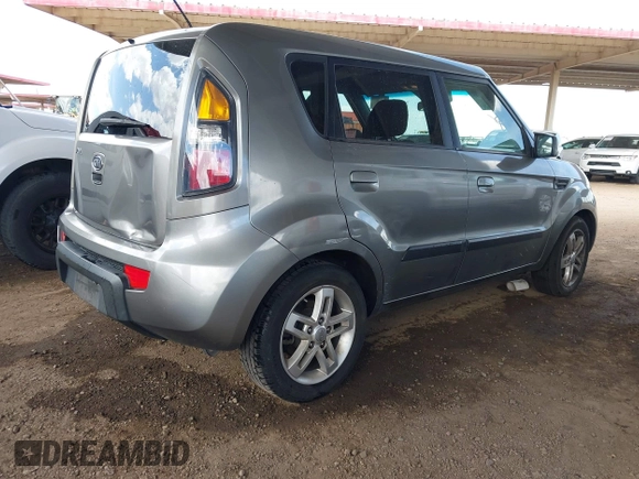 2010 Kia Soul + with VIN KNDJT2A28A7163141, listed as a IAAI auction lot 42035132 with 211,661 mi miles. Bid and sale history available at carsss.com. Image 4.