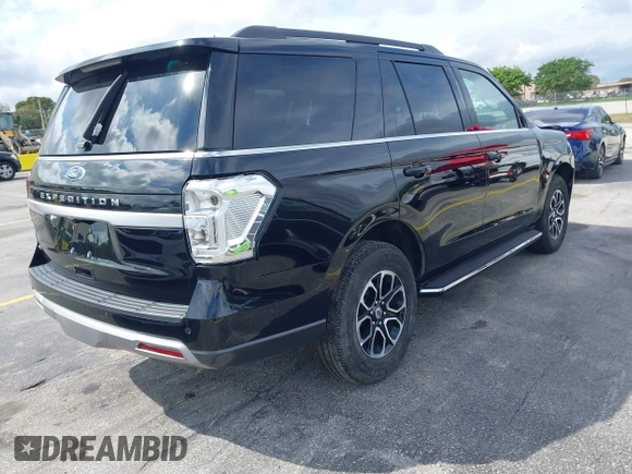 2022 Ford Expedition XLT with VIN 1FMJU1JT9NEA67323, listed as a IAAI auction lot 41628599 with 34,513 mi miles. Bid and sale history available at carsss.com. Image 4.