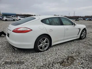 2012 Porsche Panamera z VIN WP0AA2A78CL011534, wystawiony jako Copart lot #82832404 z przebiegiem 136 808 mil mil oraz Szkoda całkowita • Salvage title. Historia ofert i sprzedaży dostępna na DreamBid. Obrazek 3.