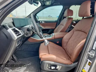 2024 BMW X5 xDrive40i with VIN 5UX23EU09R9T07066, listed as a Copart auction lot 61271495 with 18,042 mi miles and Salvage title. Bid and sale history available at DreamBid. Image 7.