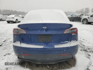 2024 Tesla Model Y Long Range with VIN 7SAYGAEE0RF184074, listed as a Copart auction lot 44333645 with 11,403 mi miles and Salvage Title. Bid and sale history available at DreamBid. Image 6.
