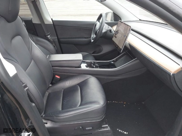 2020 Tesla Model Y Long Range with VIN 5YJYGDEE4LF033826, listed as a IAAI auction lot 41734119 with 131,507 mi miles. Bid and sale history available at carsss.com. Image 5.