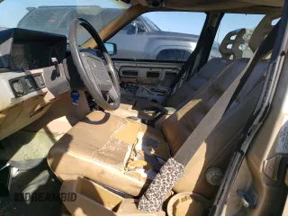 1988 Volvo 740 with VIN YV1FX8849J2284577, listed as a Copart auction lot 86113524 with 199,153 mi miles and Salvage Title. Bid and sale history available at carsss.com. Image 7.