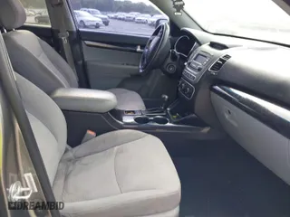 2015 Kia Sorento LX with VIN 5XYKT3A63FG619621, listed as a IAAI auction lot 39313273 with 258,119 mi miles. Bid and sale history available at carsss.com. Image 5.