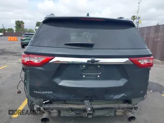 2020 Chevrolet Traverse LT Cloth z VIN 1GNERGKWXLJ119704, wystawiony jako IAAI lot #42195167 z przebiegiem 128 263 mil mil oraz . Historia ofert i sprzedaży dostępna na DreamBid. Obrazek 17.