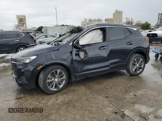 2020 Buick Encore GX Select z VIN KL4MMDS29LB135234, wystawiony jako Copart lot #61007815 z przebiegiem Nie podano mil oraz Szkoda całkowita • Salvage title. Historia ofert i sprzedaży dostępna na DreamBid. Obrazek 1.