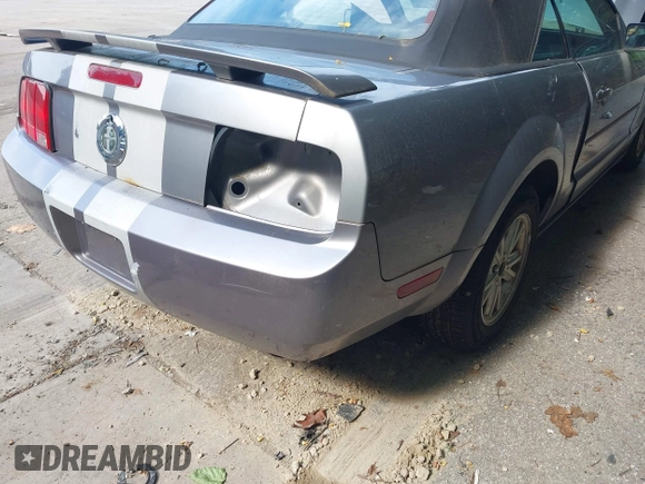 2006 Ford Mustang Standard with VIN 1ZVFT84N865179760, listed as a IAAI auction lot 42629541 with 90,095 mi miles and . Bid and sale history available at DreamBid. Image 6.