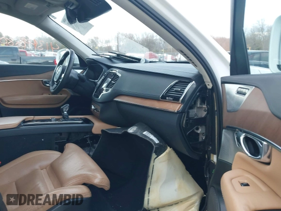 2016 Volvo XC90 T6 Inscription with VIN YV4A22PL9G1029962, listed as a IAAI auction lot 41314880 with 85,498 mi miles. Bid and sale history available at carsss.com. Image 5.