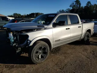 2025 Ram 1500 Big Horn z VIN 1C6RREFG2SN530885, wystawiony jako Copart lot #87261914 z przebiegiem 3 814 mil mil oraz Szkoda całkowita • Salvage title. Historia ofert i sprzedaży dostępna na DreamBid. Obrazek 1.