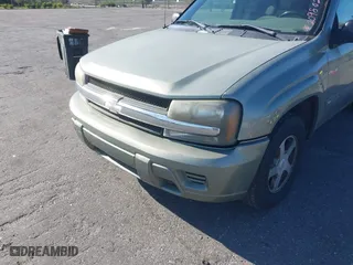 2004 Chevrolet TrailBlazer LS with VIN 1GNDT13S942209802, listed as a IAAI auction lot 41842521 with 197,319 mi miles. Bid and sale history available at carsss.com. Image 6.
