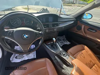 2009 BMW 3 Series 328i xDrive z VIN WBAWC33559PU83366, wystawiony jako Copart lot #43024615 z przebiegiem 15 155 mil mil oraz Czysty tytuł • Clean title. Historia ofert i sprzedaży dostępna na DreamBid. Obrazek 9.
